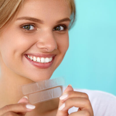 Natural Ways to Whiten and Brighten Teeth