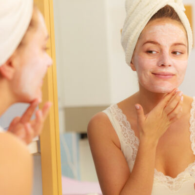 The Benefits of Natural Face Cleansers and Moisturizers